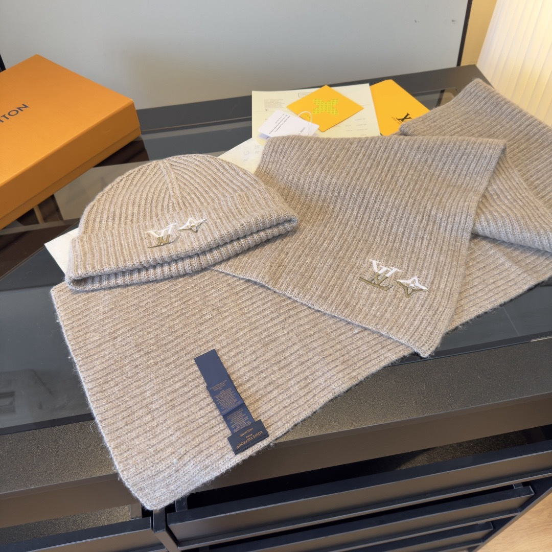 LV scarf