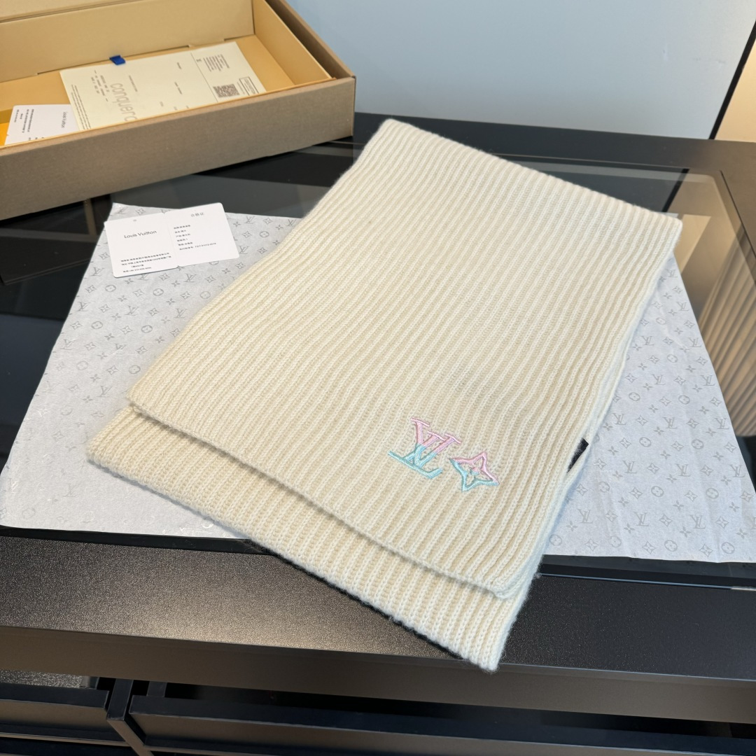 LV scarf