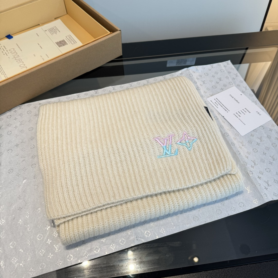 LV scarf