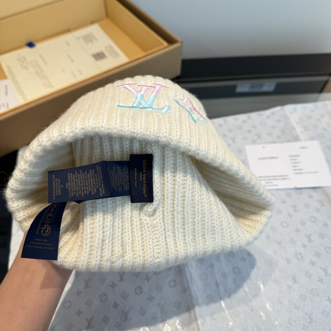 LV scarf