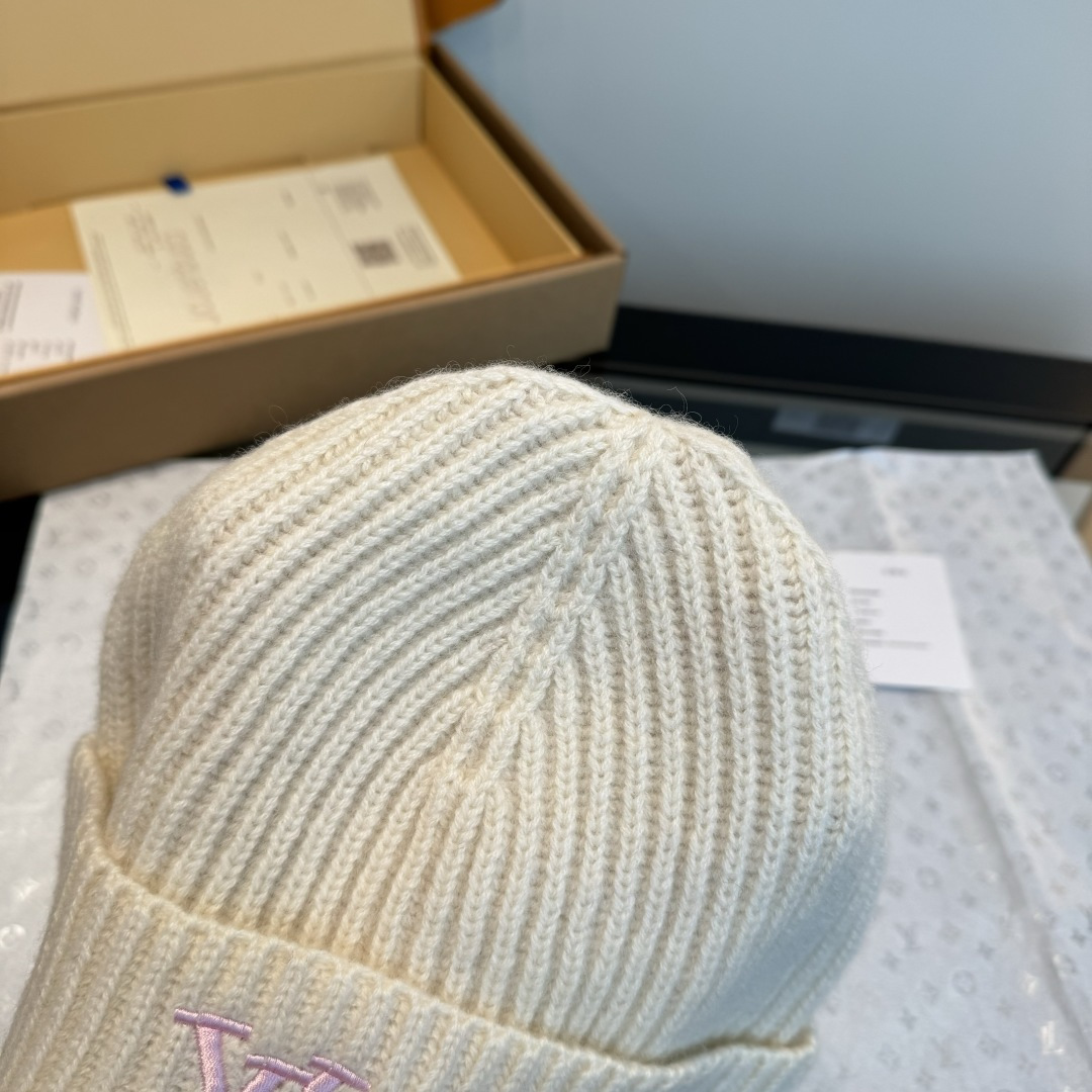 LV scarf