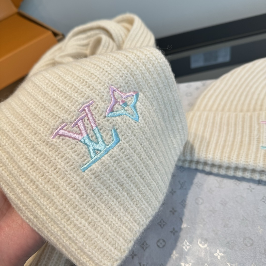 LV scarf