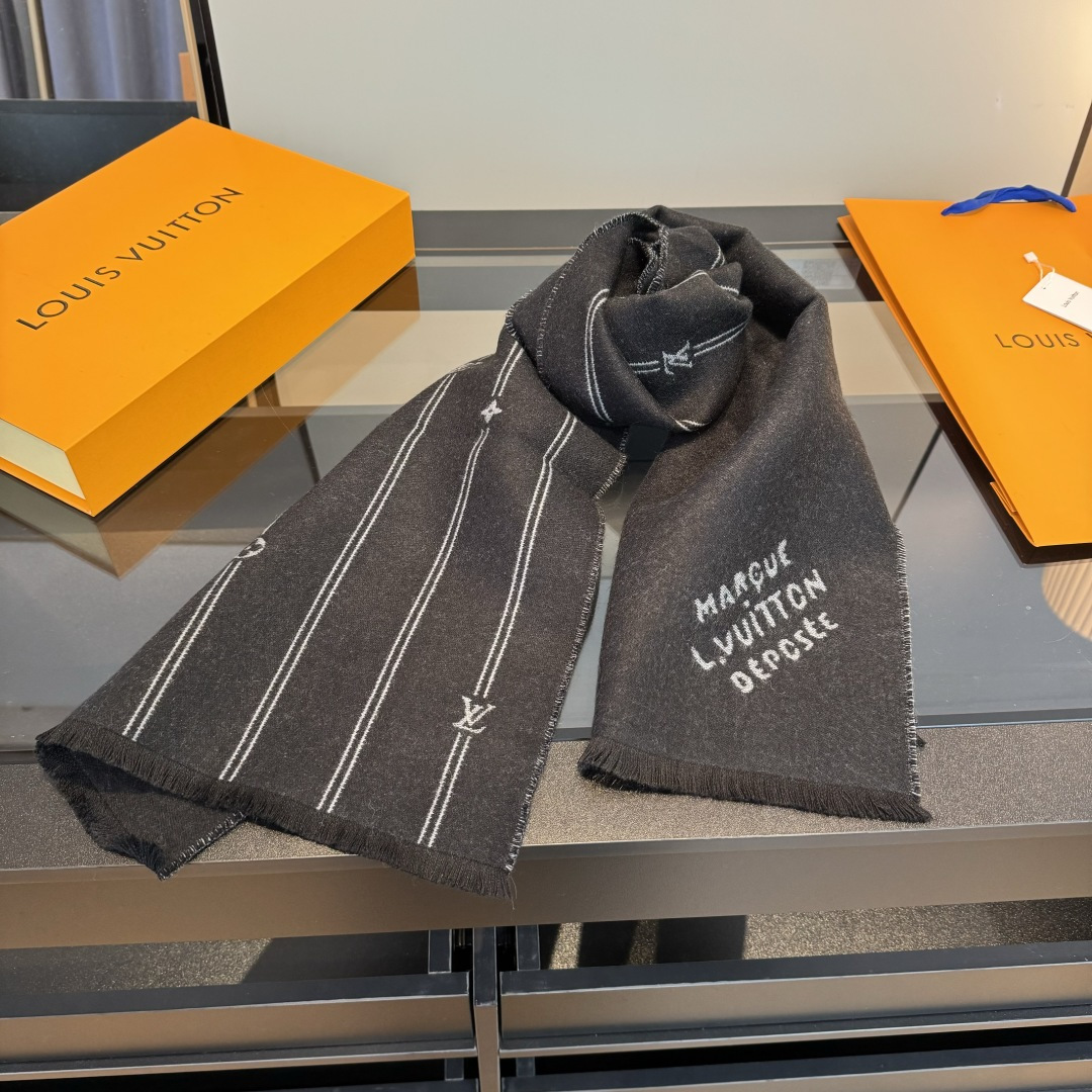 LV scarf
