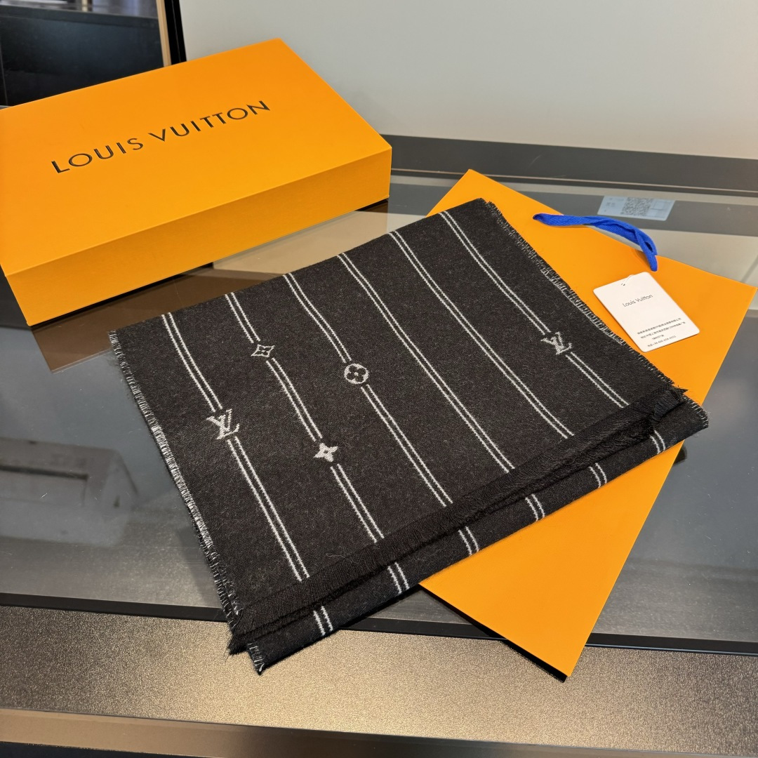 LV scarf