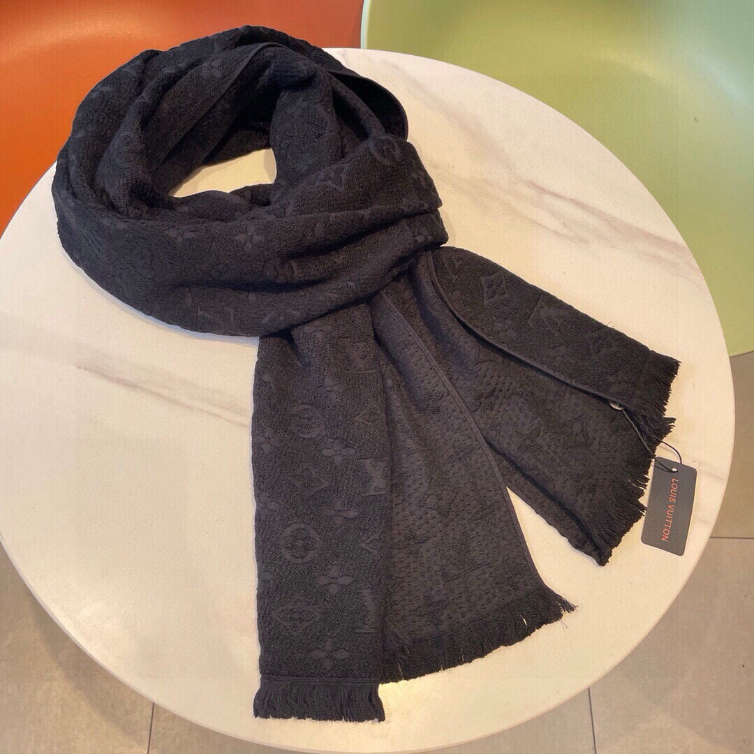 LV scarf
