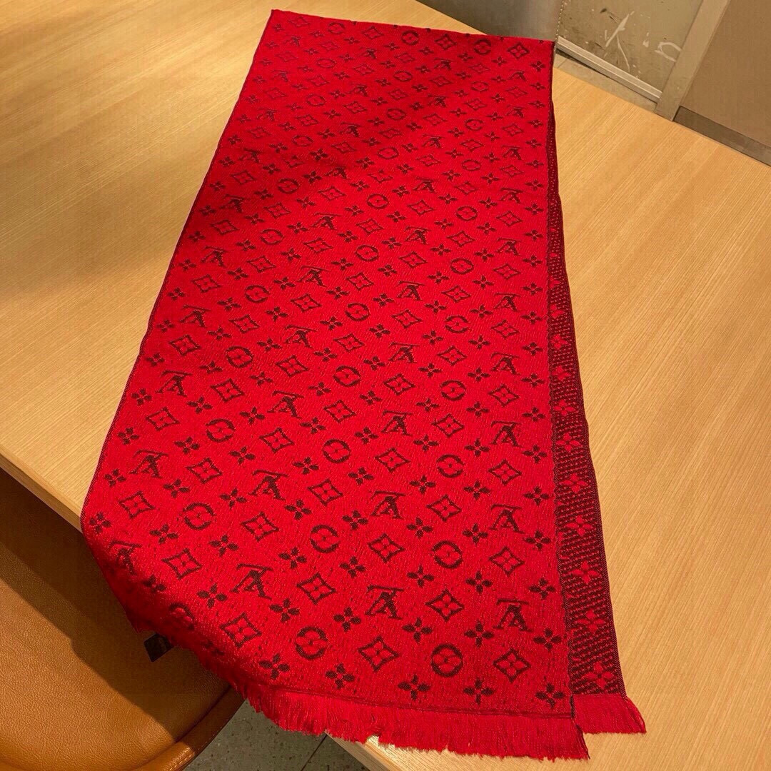 LV scarf