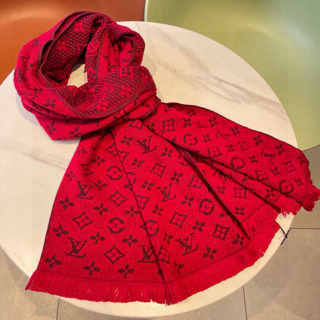 LV scarf
