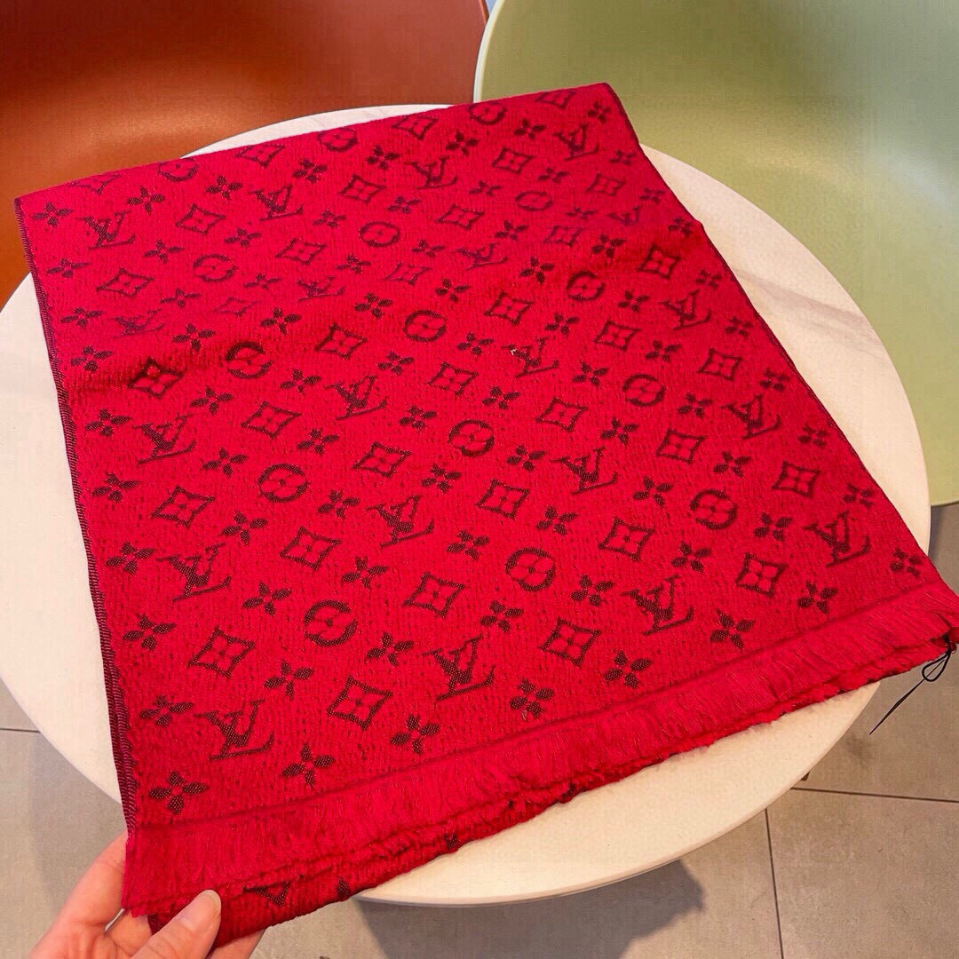 LV scarf
