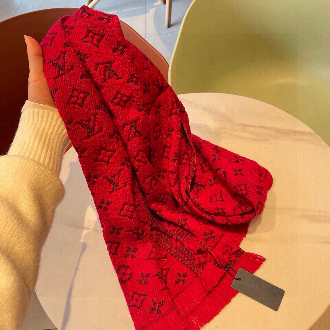 LV scarf