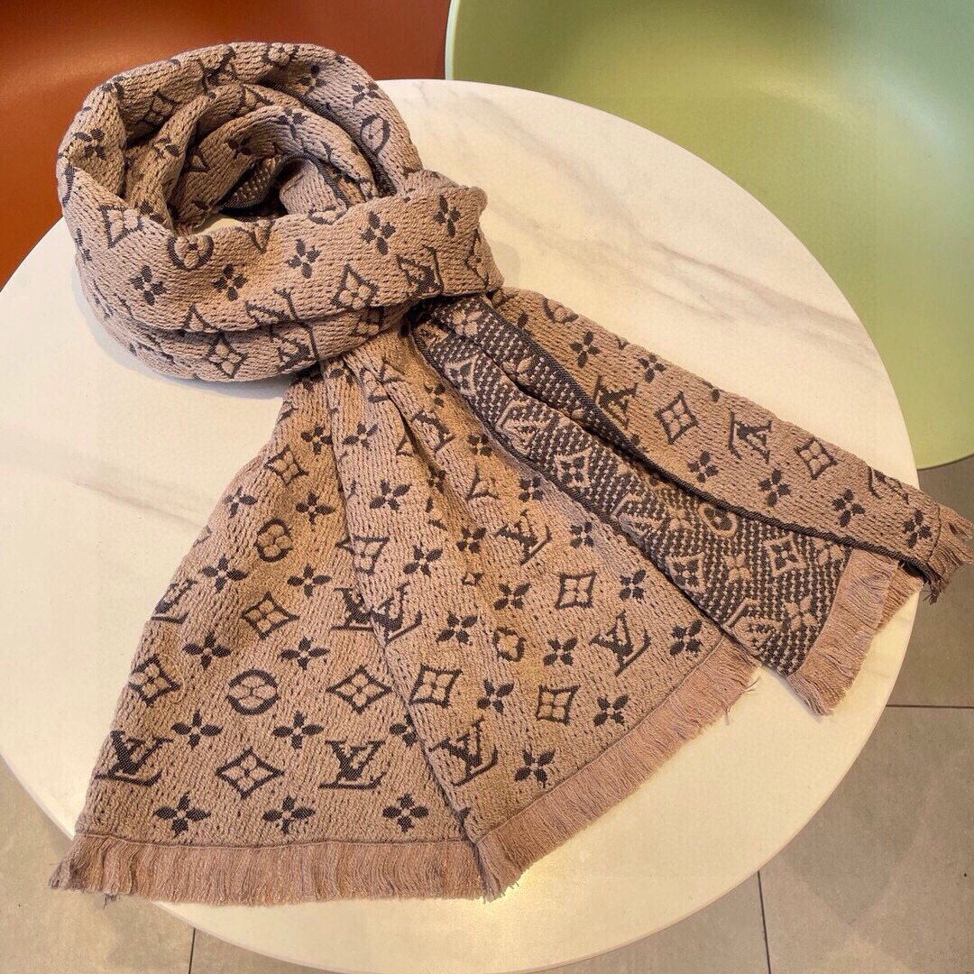 LV scarf