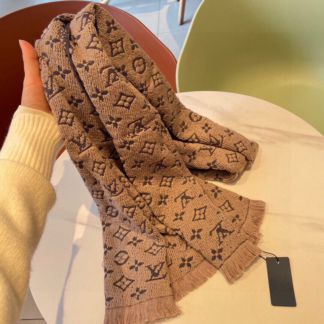 LV scarf