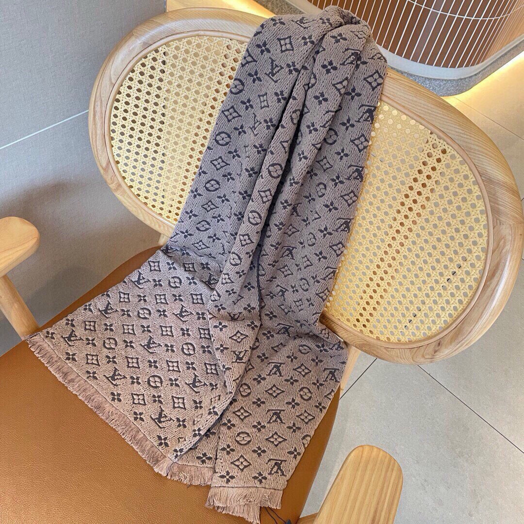 LV scarf