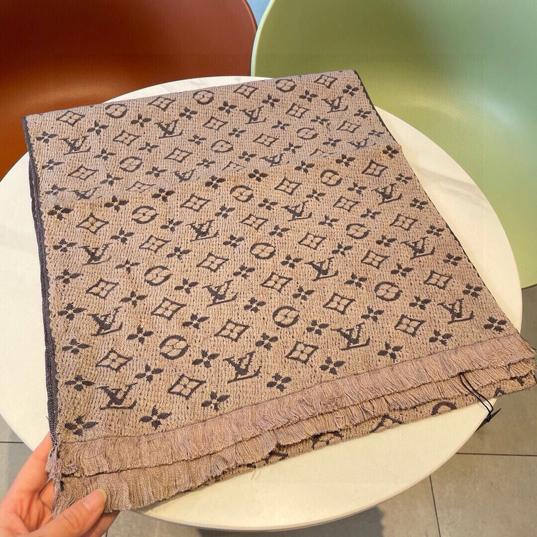 LV scarf
