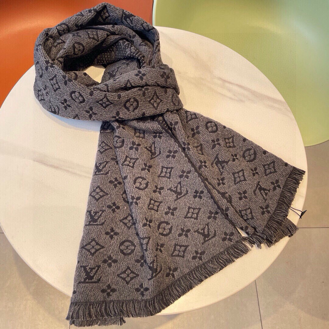 LV scarf