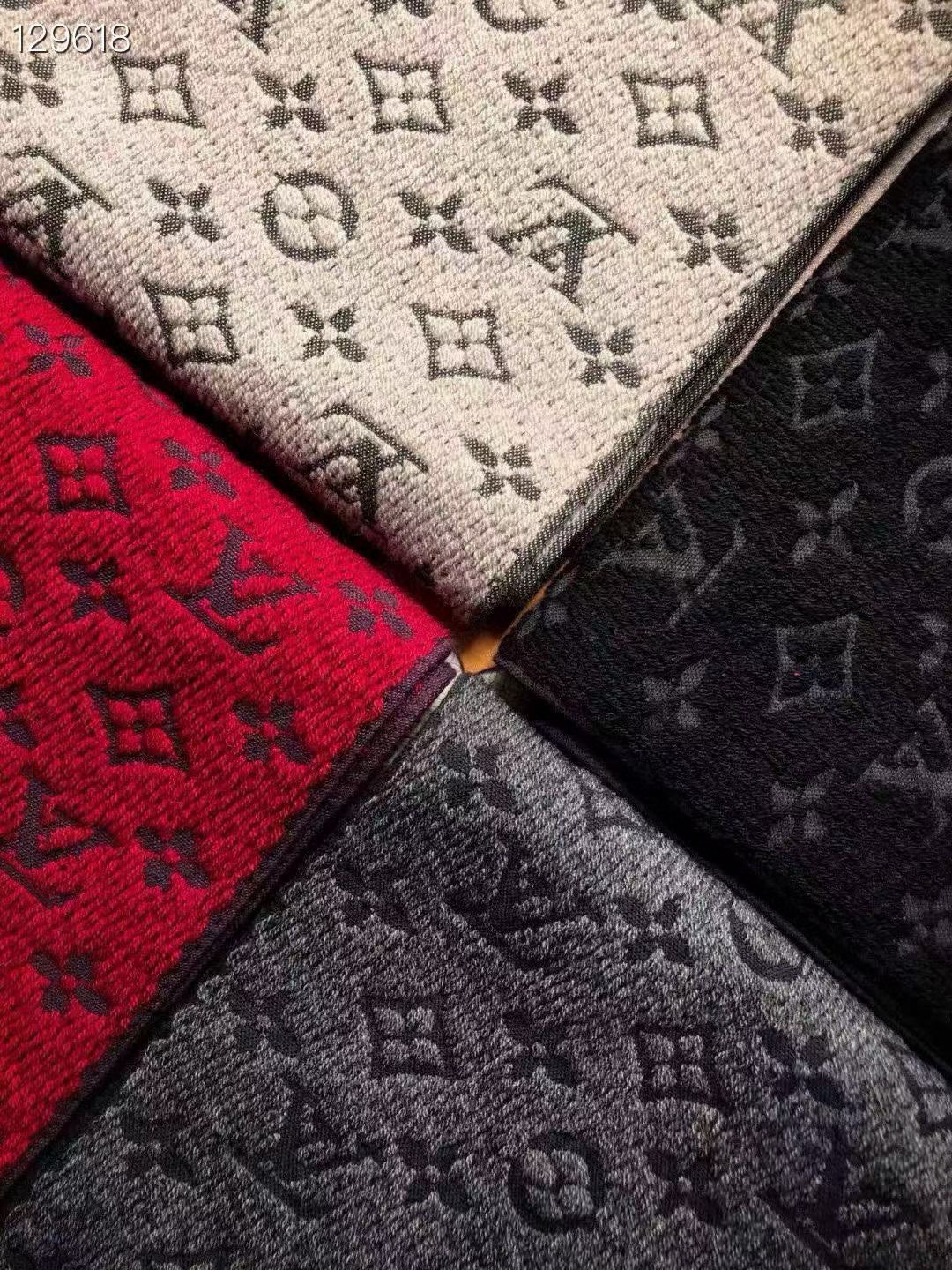 LV scarf
