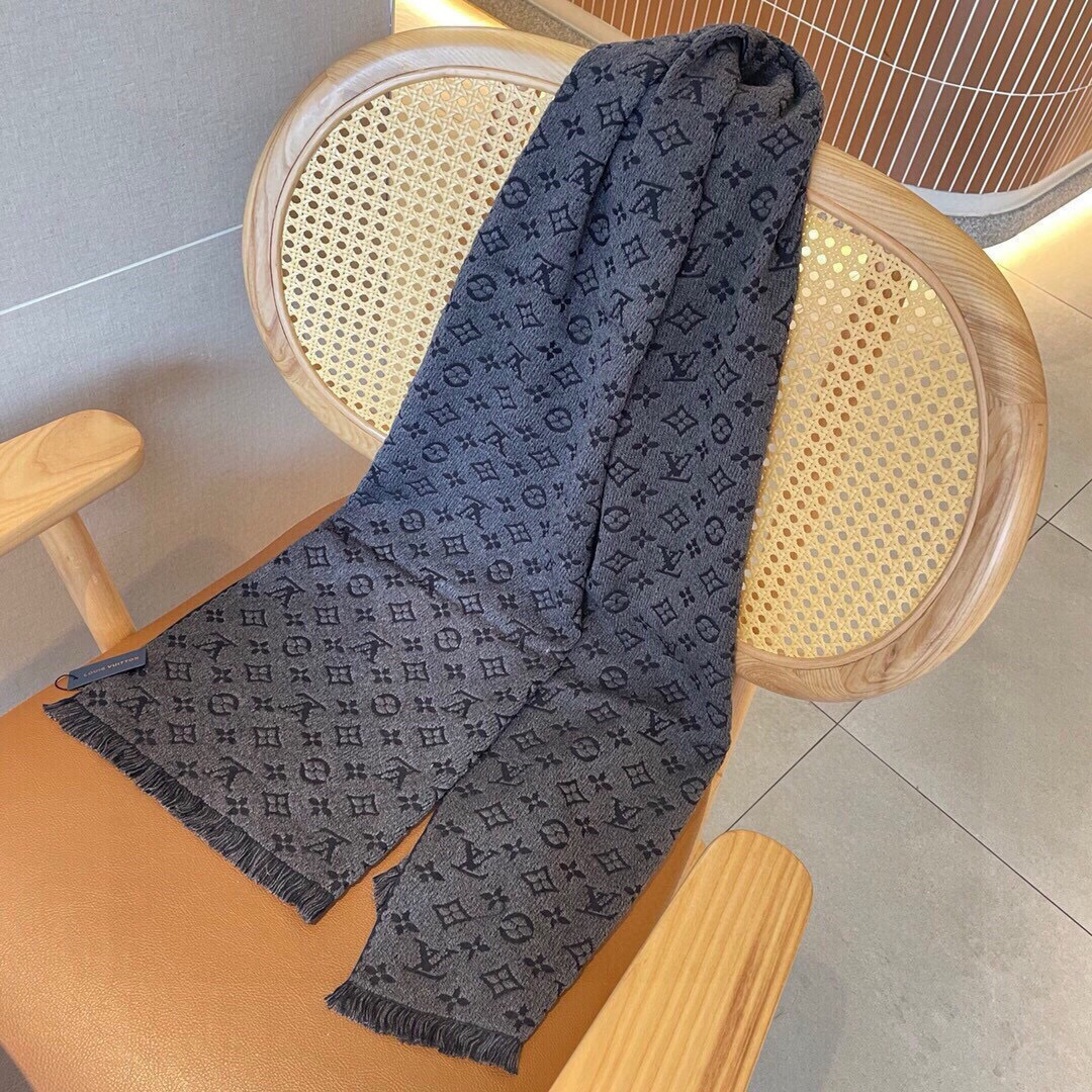 LV scarf