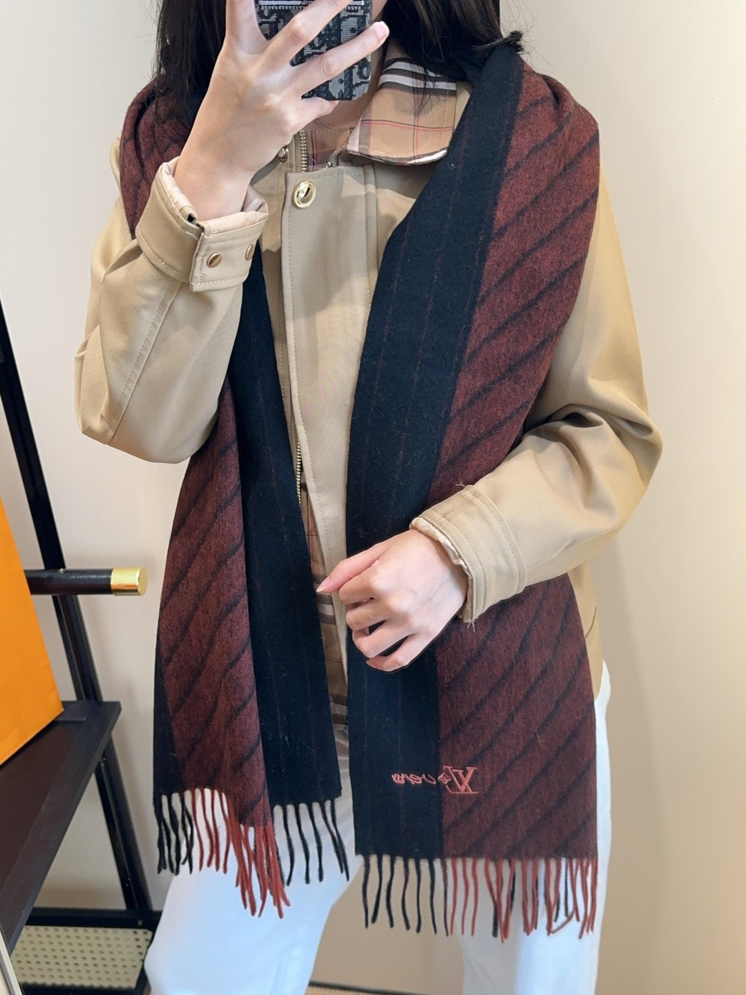 LV scarf