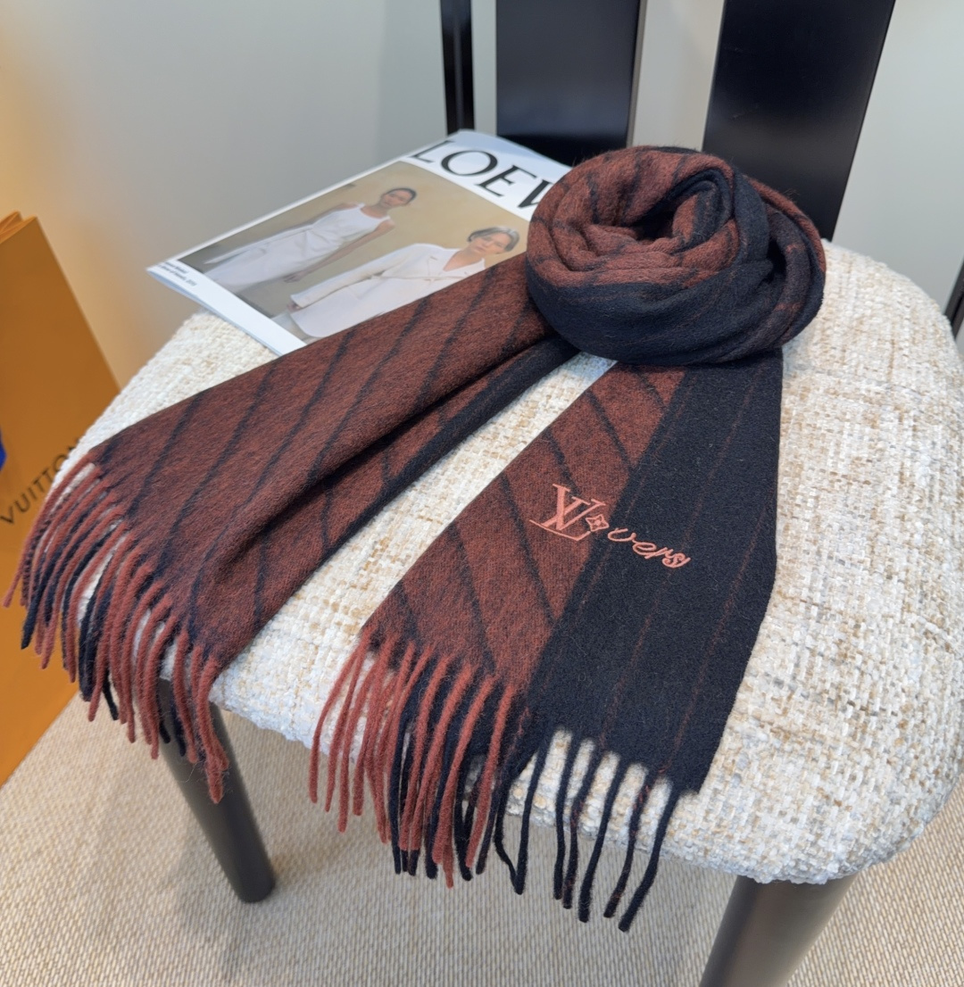 LV scarf