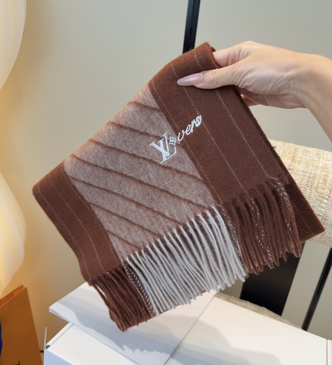 LV scarf