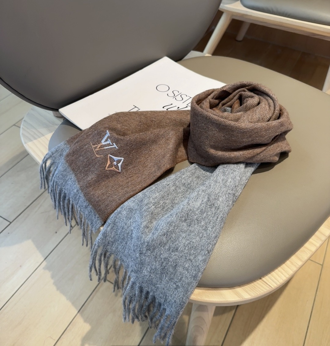 LV scarf