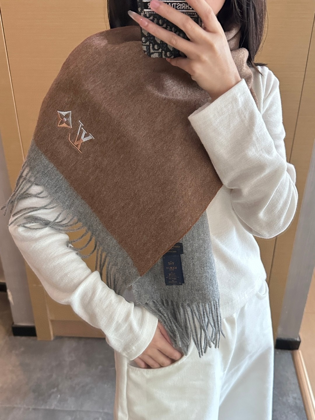 LV scarf