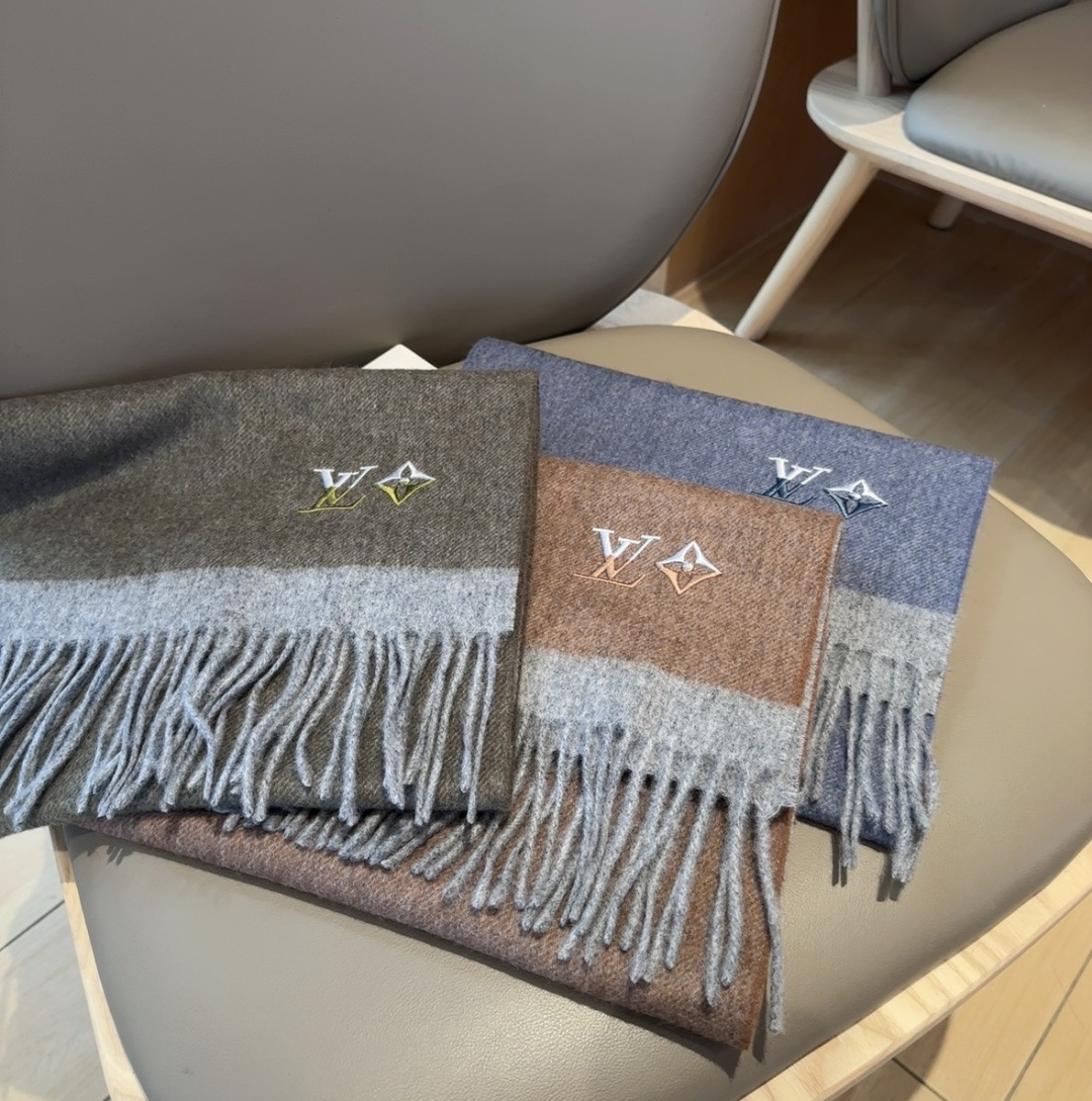 LV scarf