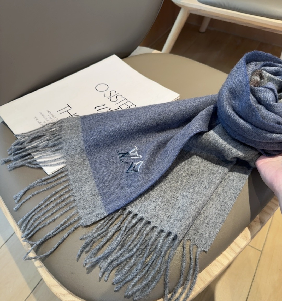 LV scarf
