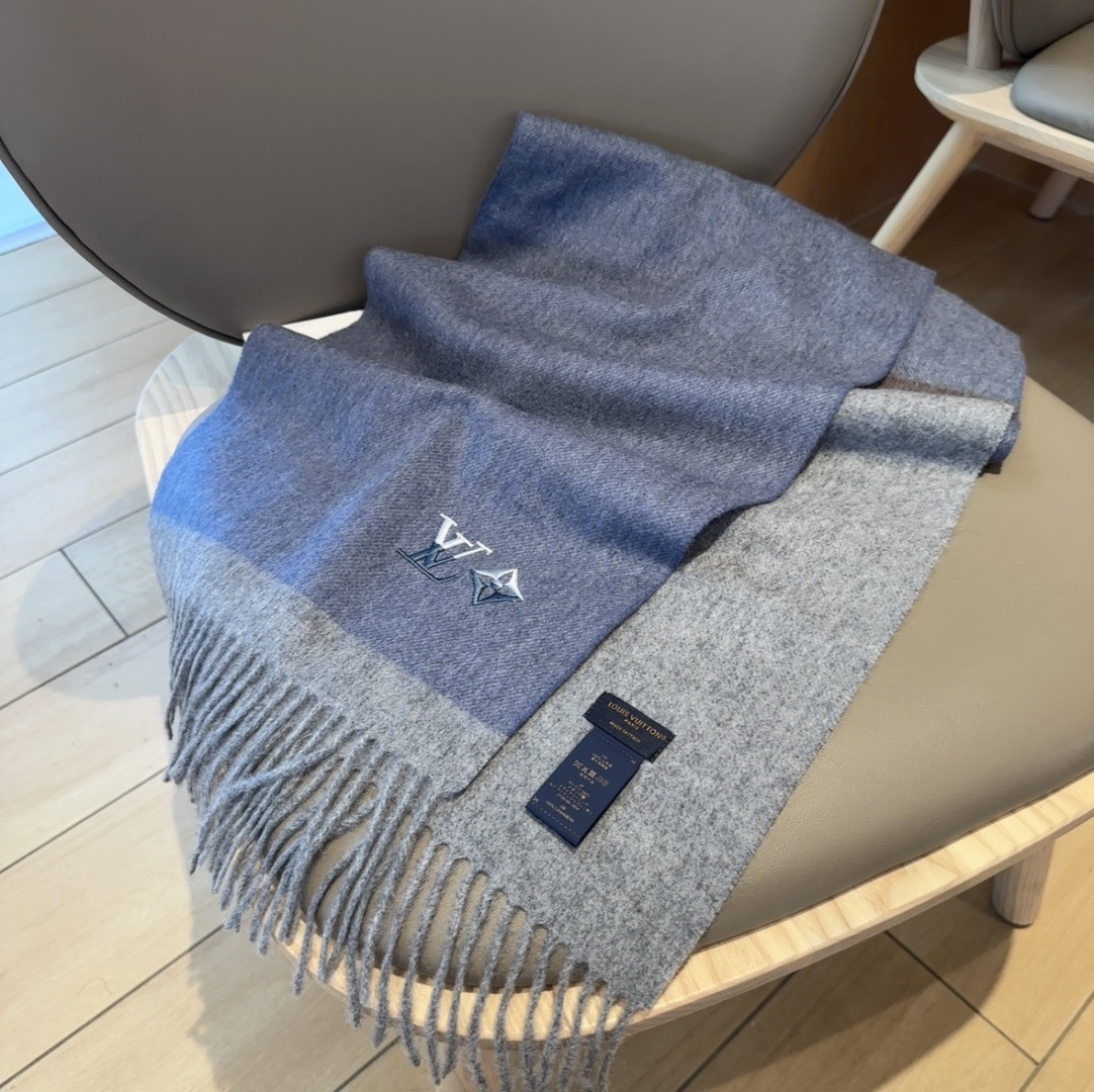 LV scarf