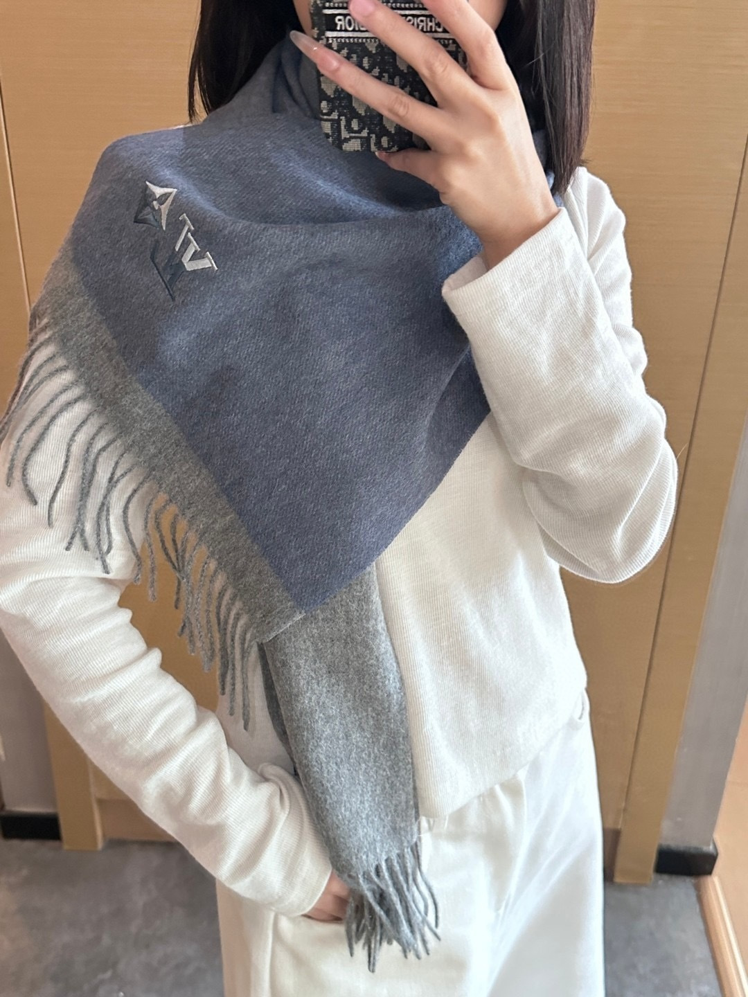LV scarf