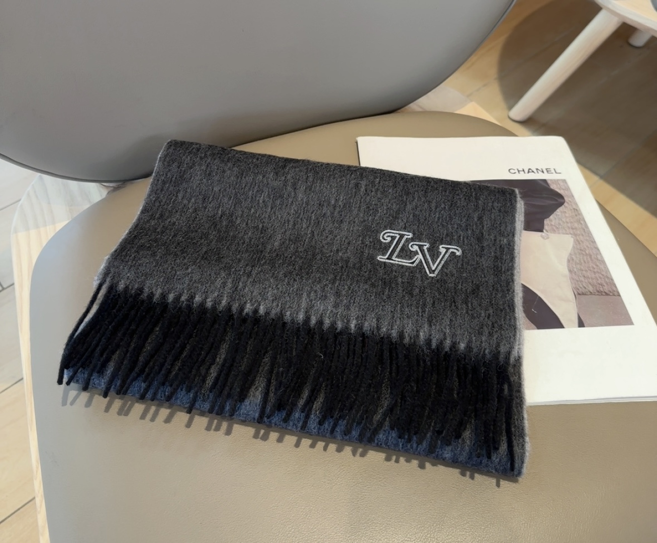 LV scarf