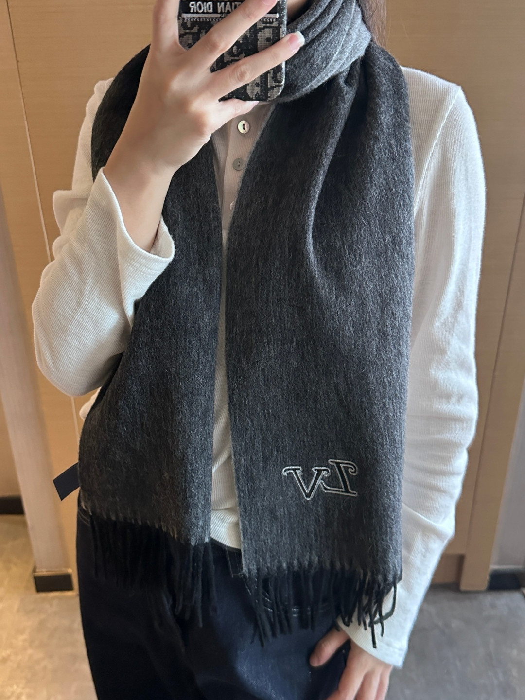 LV scarf