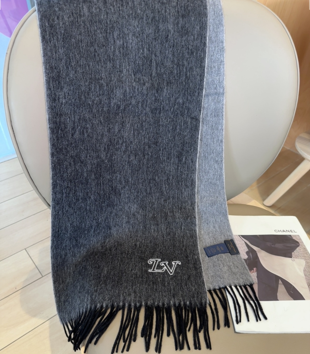 LV scarf