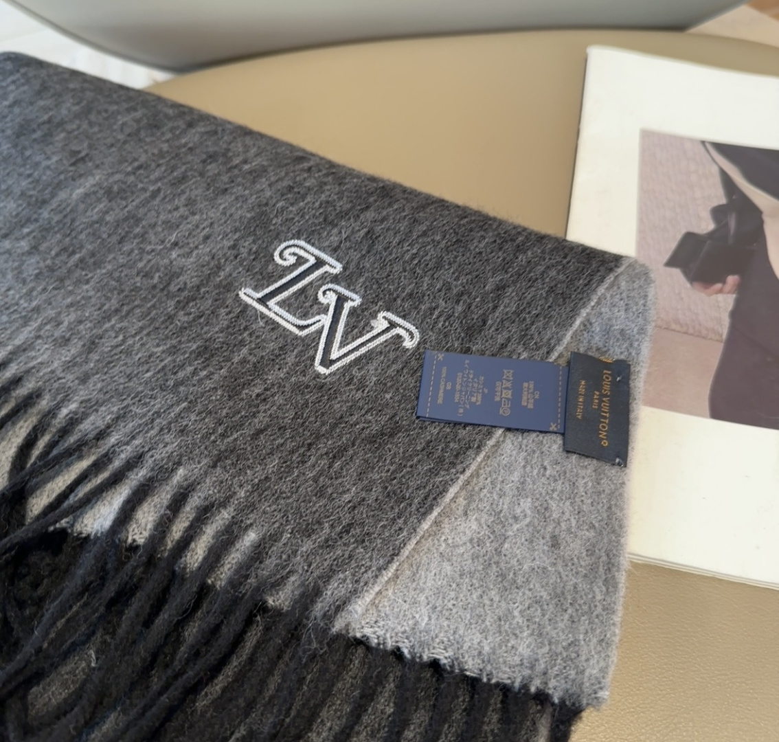 LV scarf