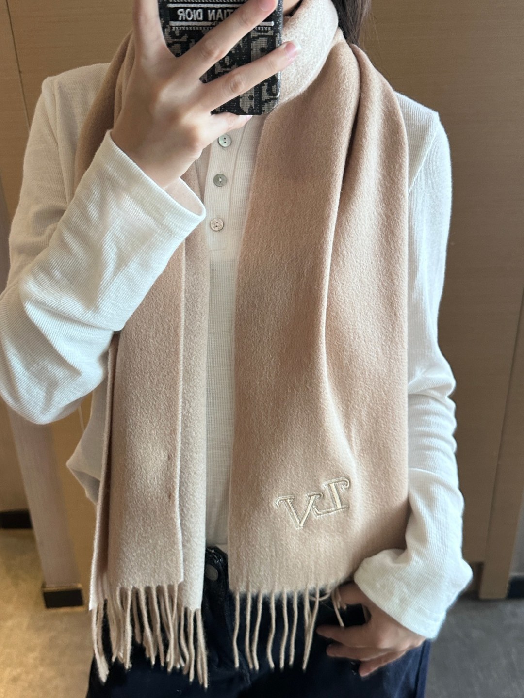 LV scarf
