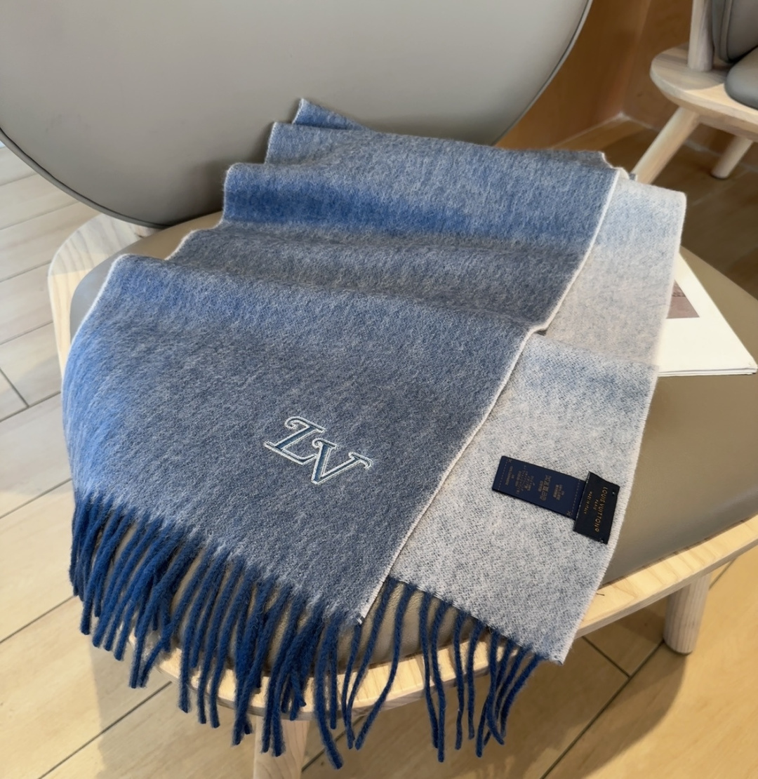 LV scarf