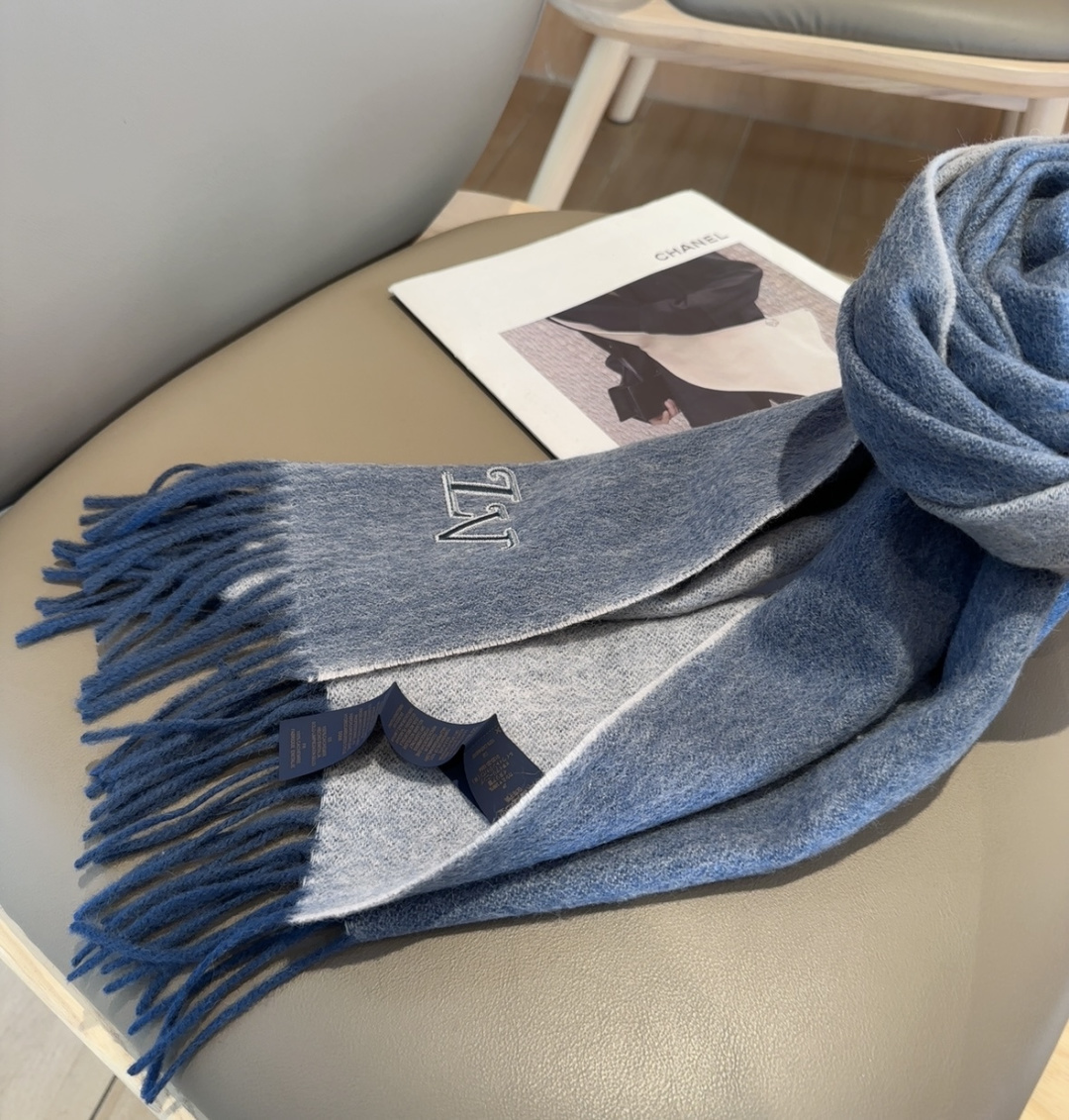LV scarf