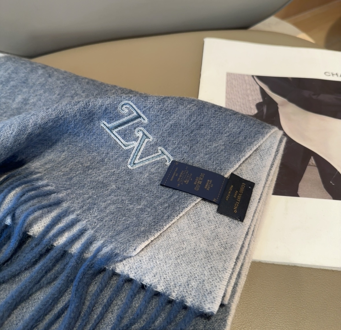 LV scarf