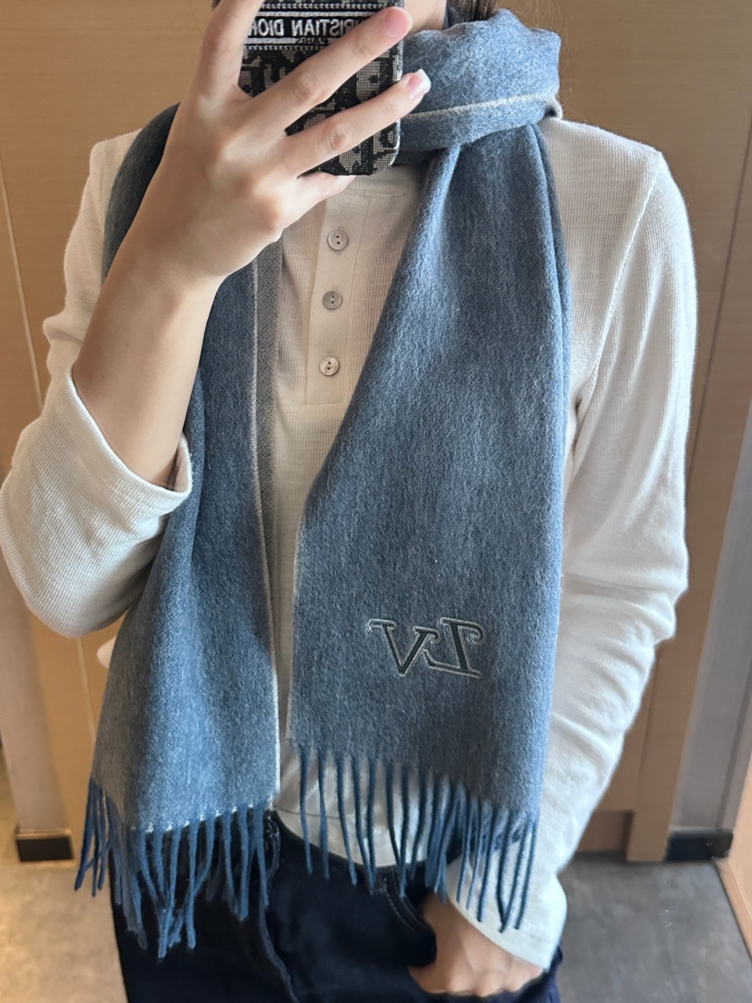 LV scarf