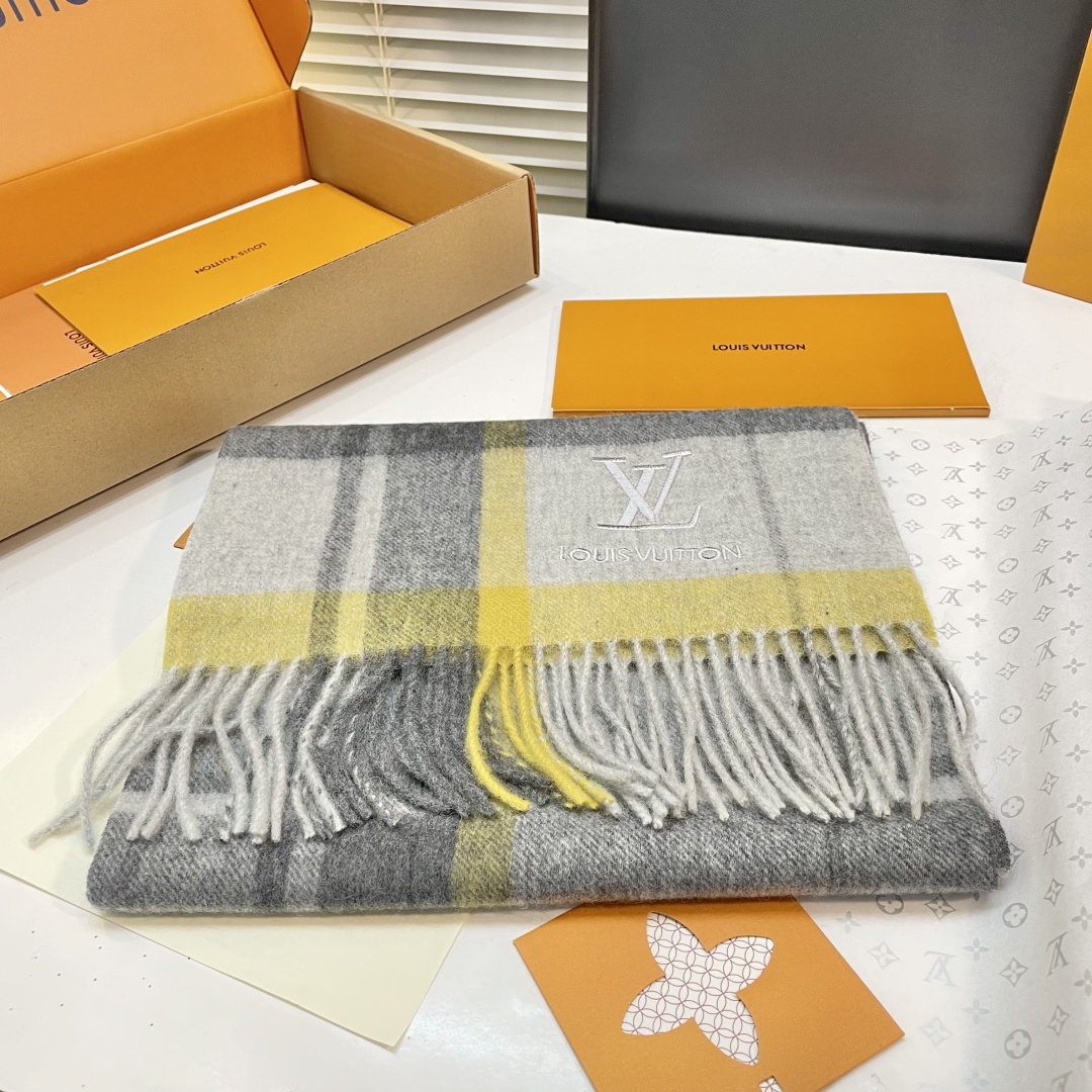 LV scarf