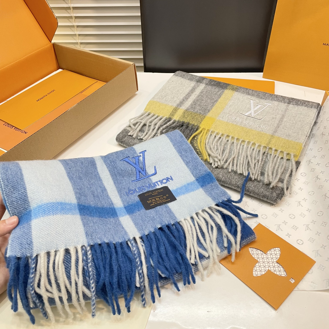LV scarf