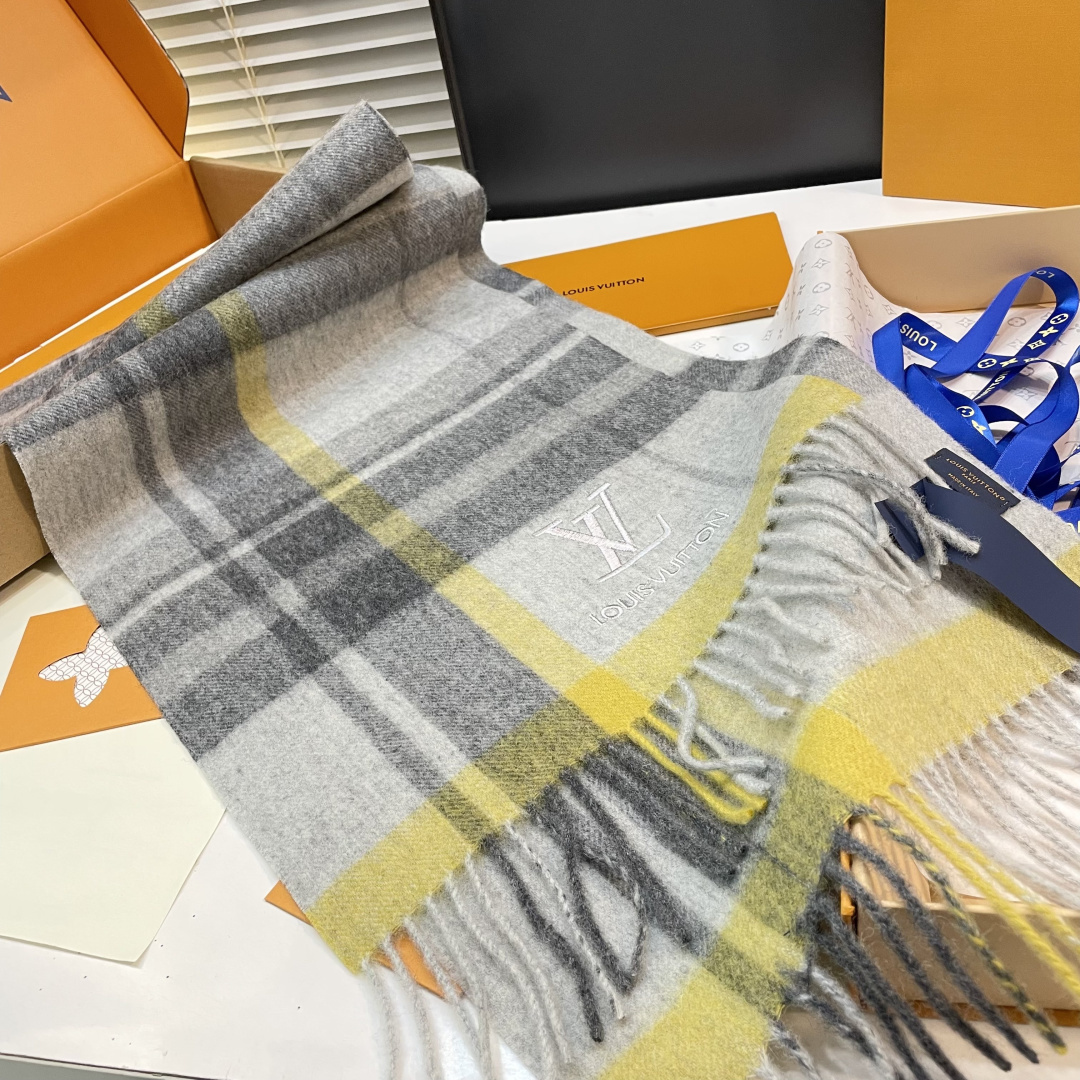 LV scarf