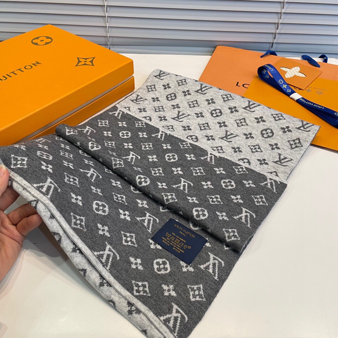 LV scarf