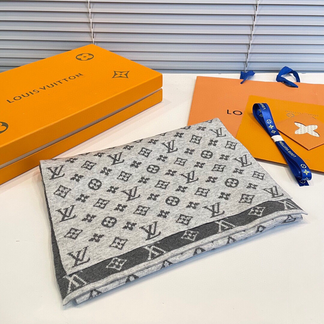 LV scarf