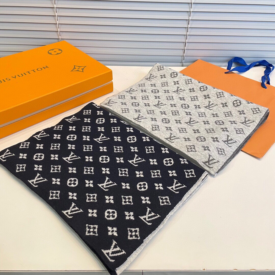 LV scarf