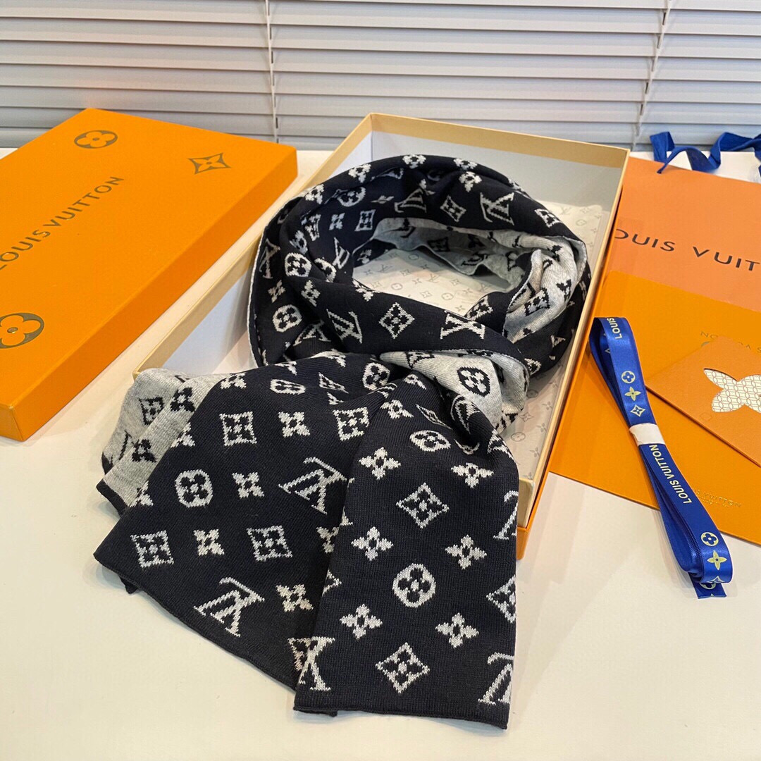 LV scarf