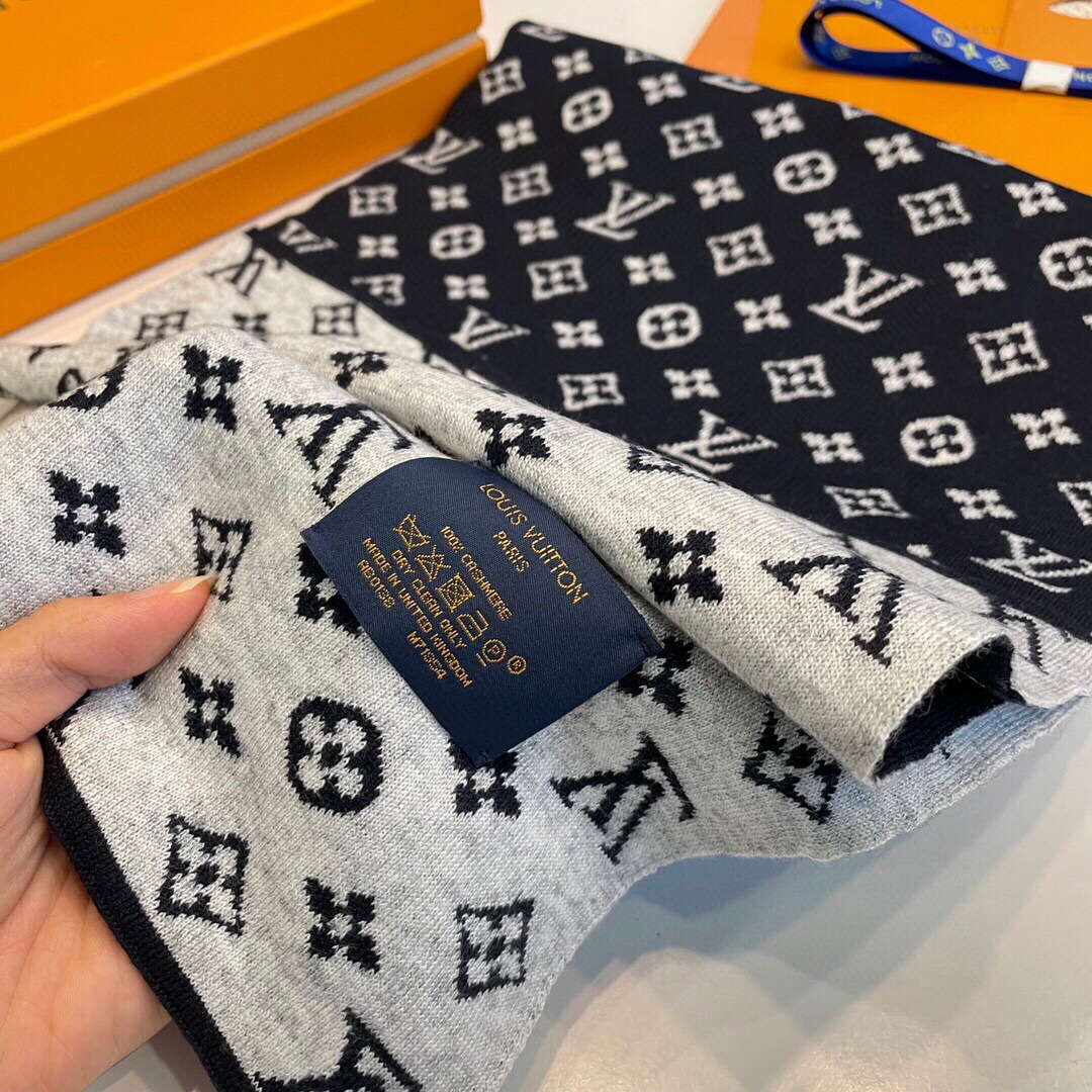 LV scarf