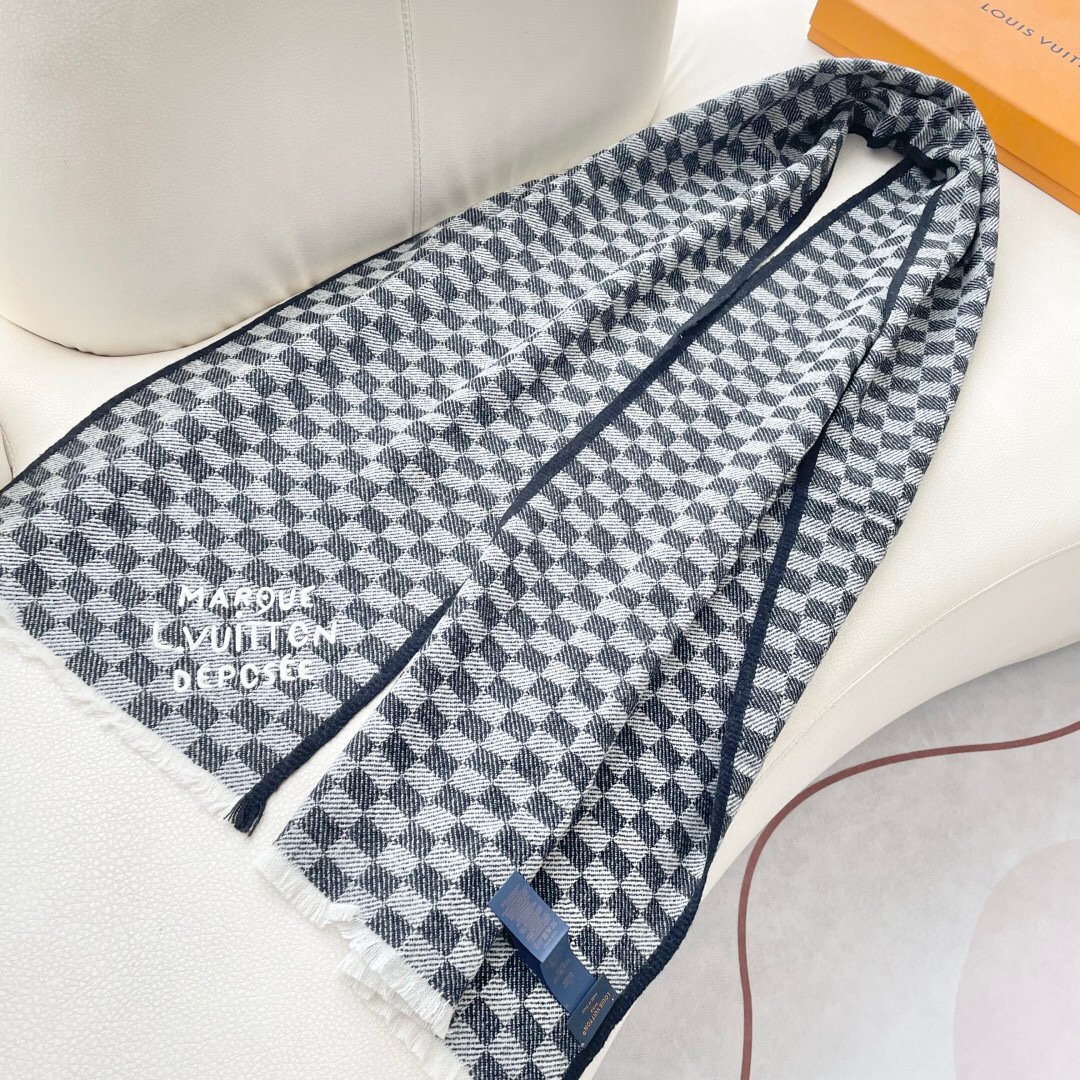 LV scarf