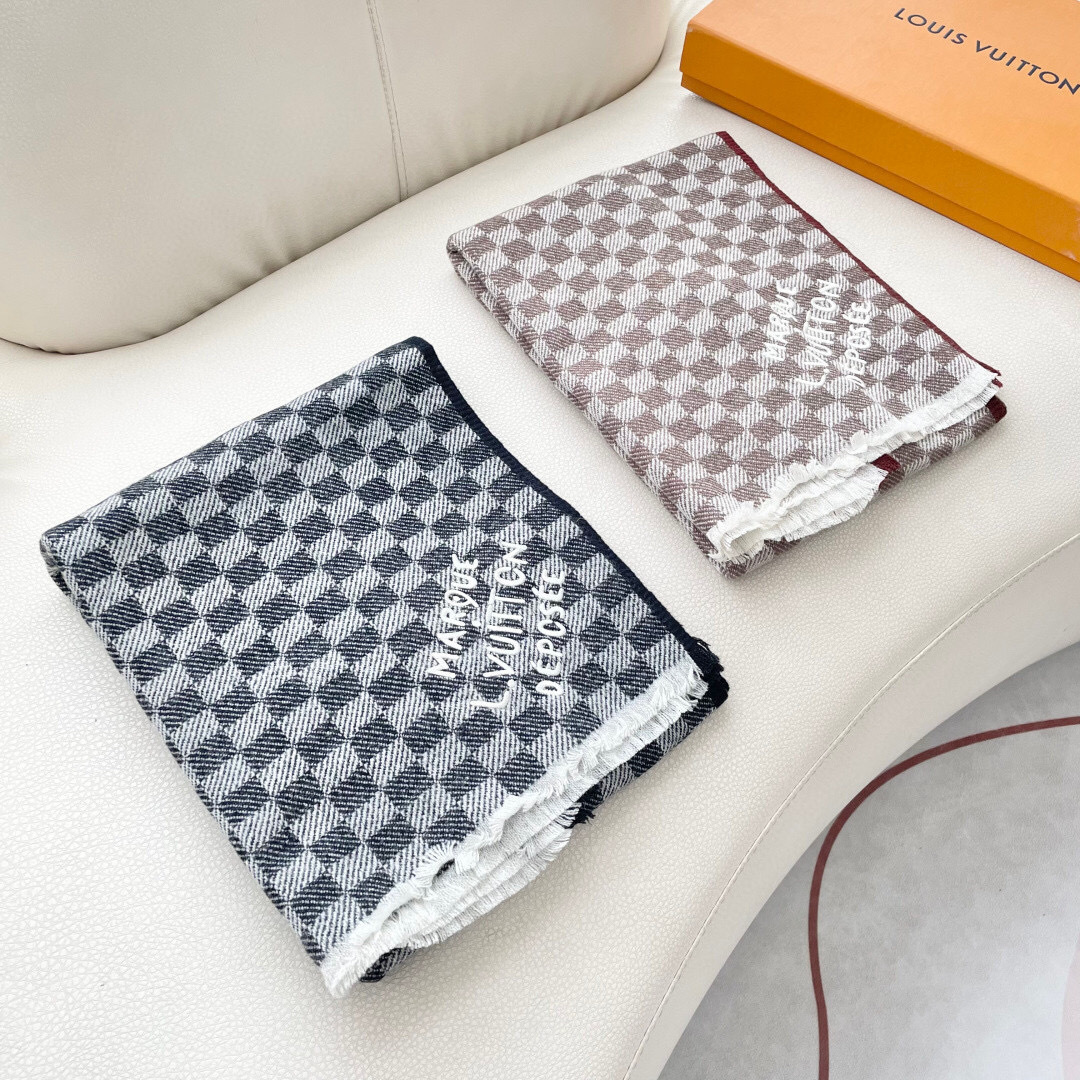 LV scarf