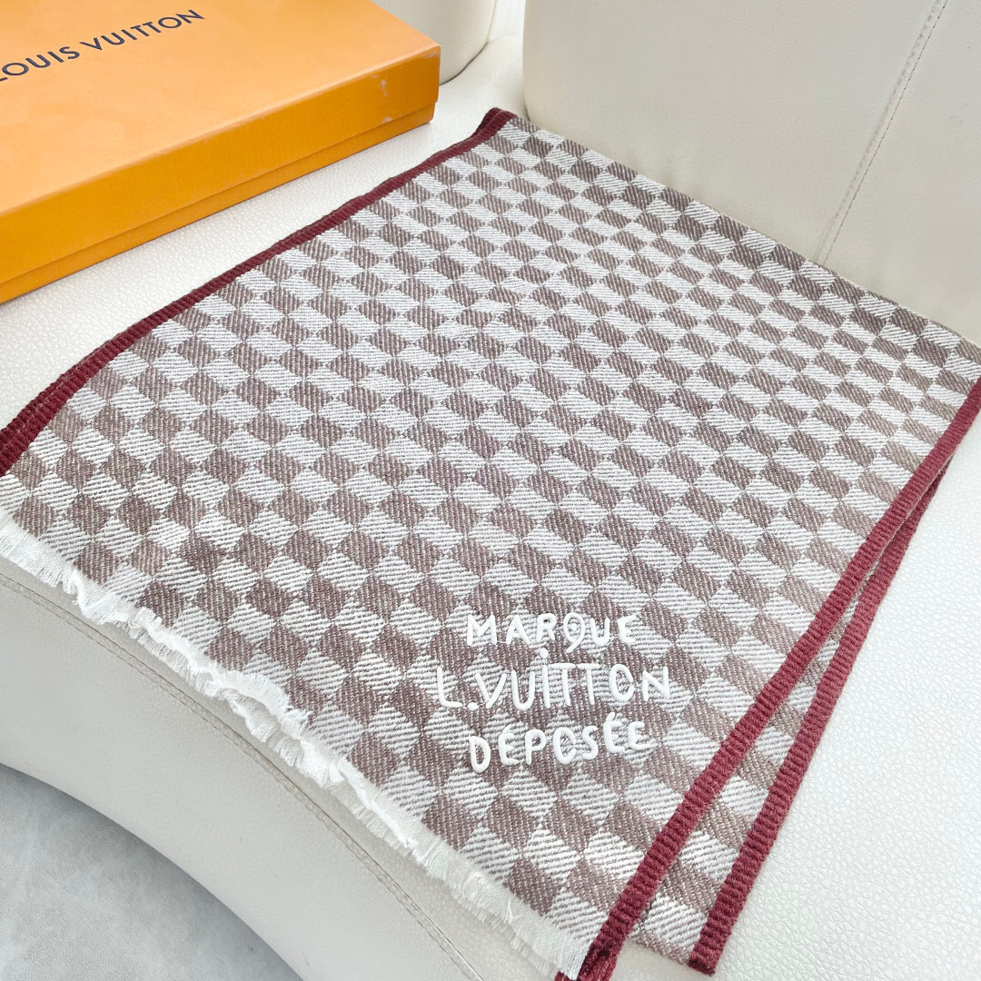 LV scarf
