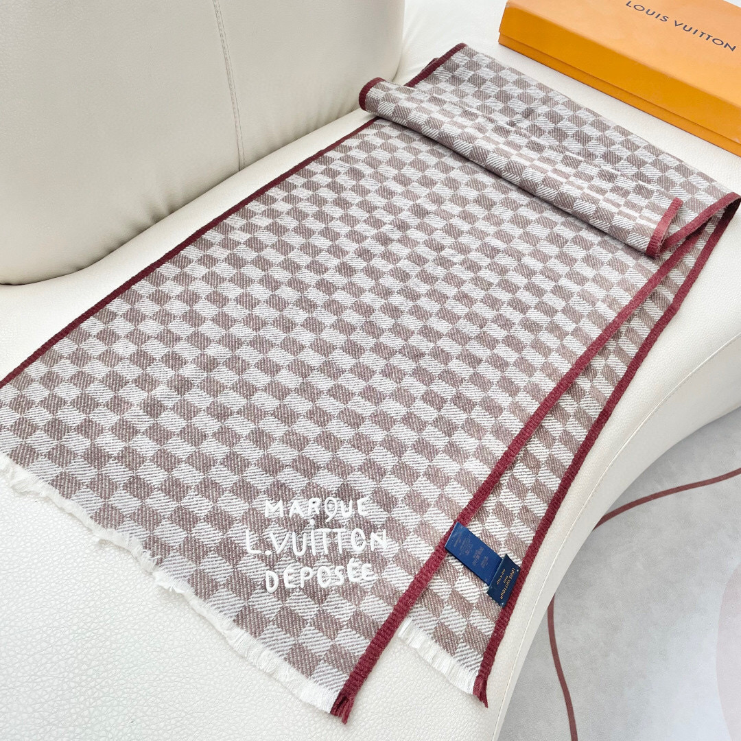 LV scarf